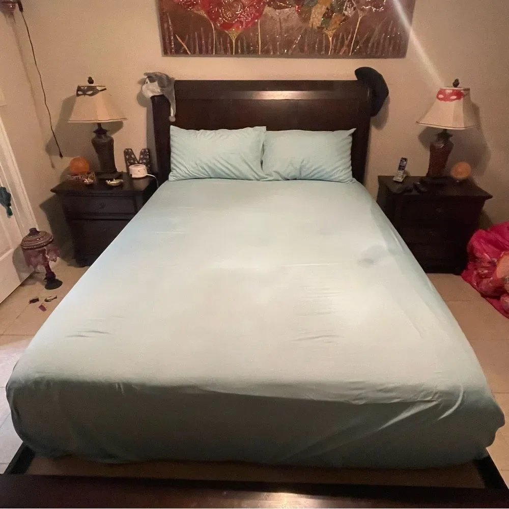 7 Piece Blue & White Paisley Reversible Queen Size Quilt Set